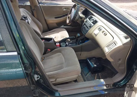 2000 Honda Accord 2.3 Se z USA, uszkodzony, nr VIN 1HGCG5671YA090468